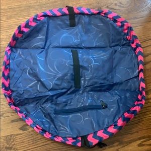 Lay-n-go Cosmo deluxe makeup bag pink/navy chevron